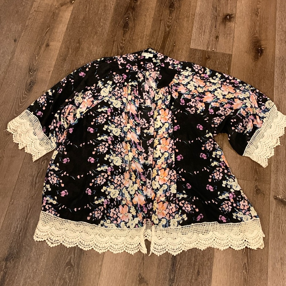 Umgee Kimono Cardigan Coverup Floral Crochet Lace Trim 1/2 Sleeve Boho. Size S/M
